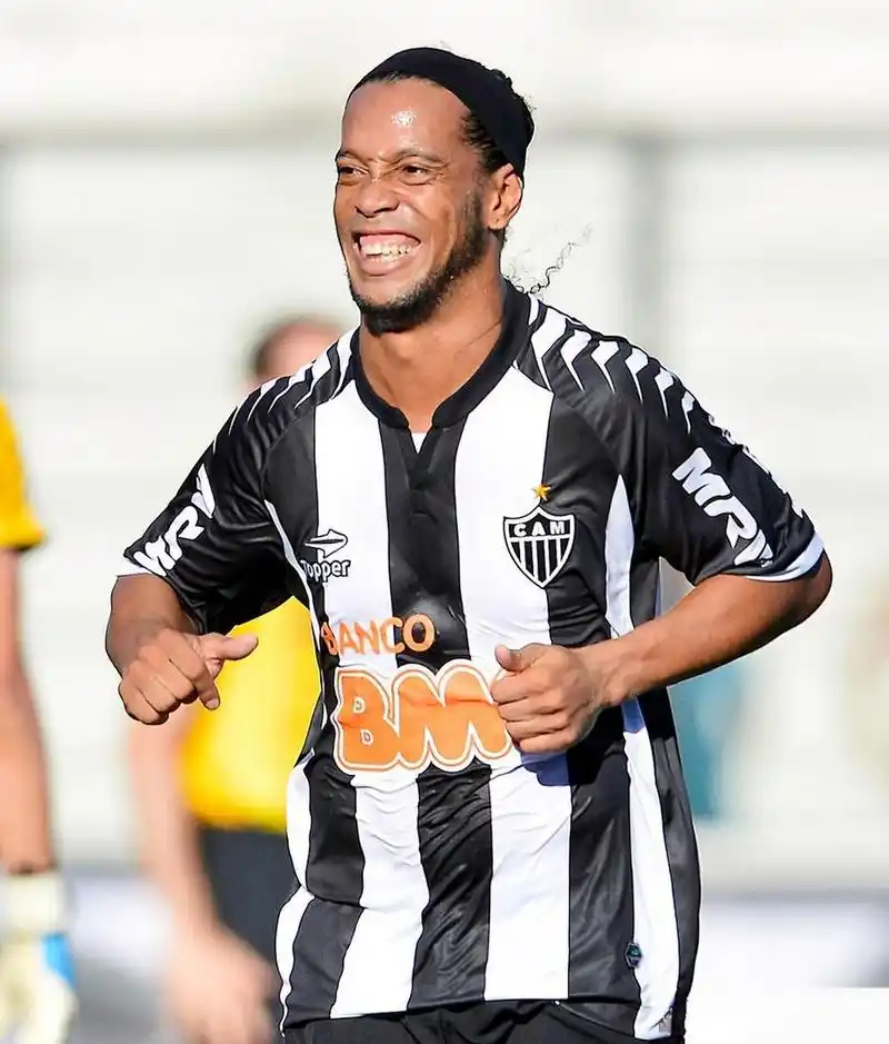 他已帮助球 他已帮助球